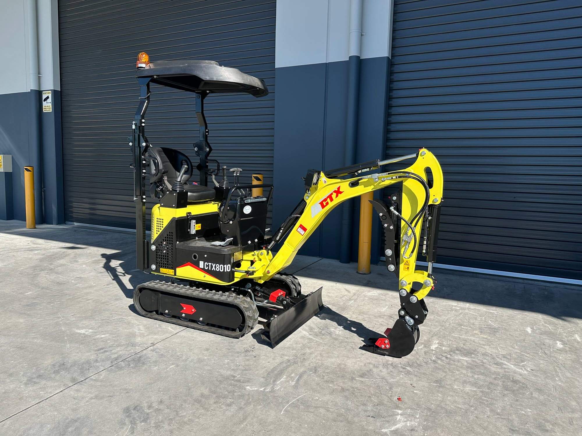 HAIHONG CTX8010 1.2T KOOP DIESEL - MINI EXCAVATOR Includes 200mm Bucket, Hydraulic Thumb Grab & Spring Quick Hitch