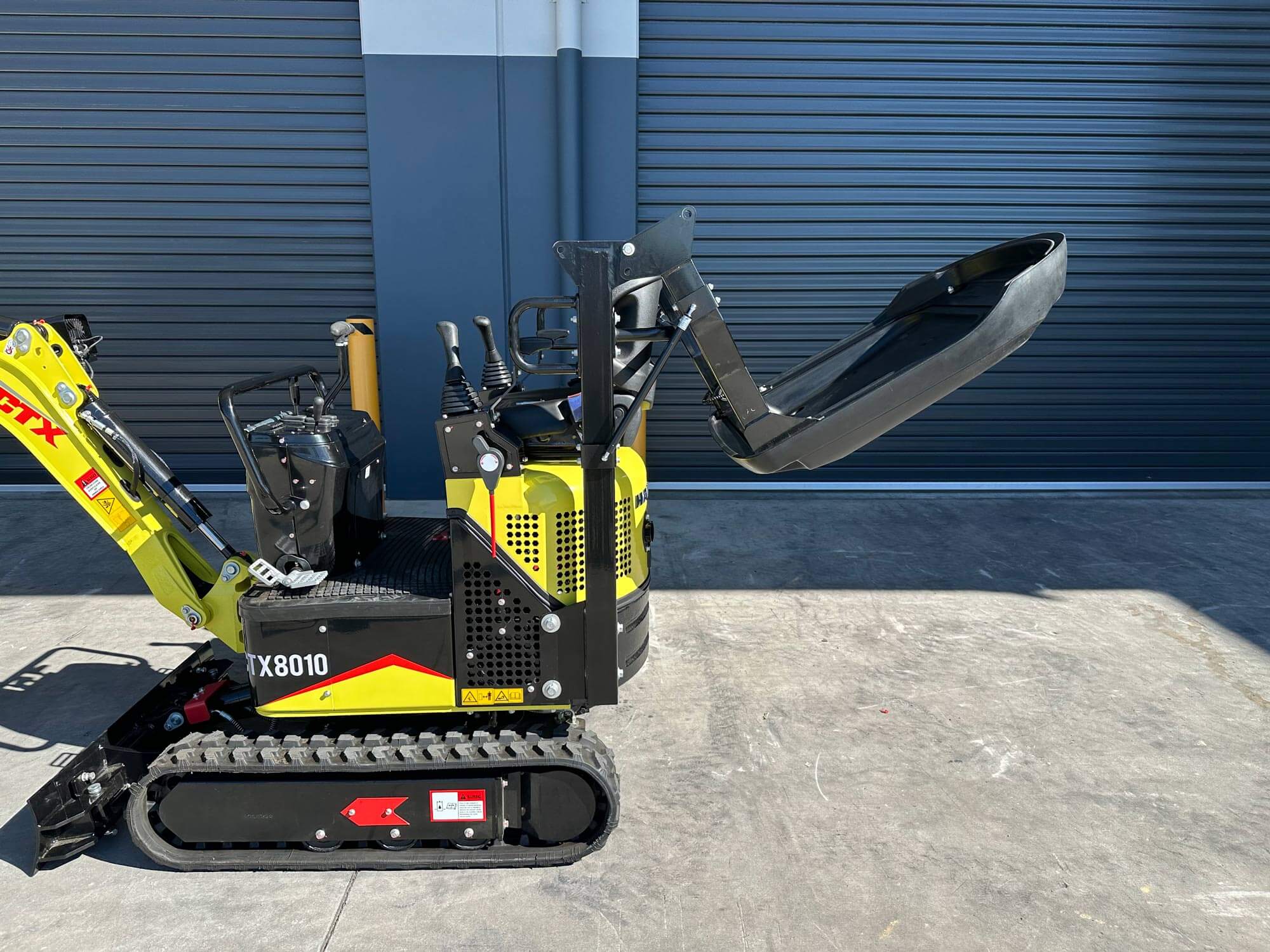 HAIHONG CTX8010 1.2T KOOP DIESEL - MINI EXCAVATOR Includes 200mm Bucket, Hydraulic Thumb Grab & Spring Quick Hitch