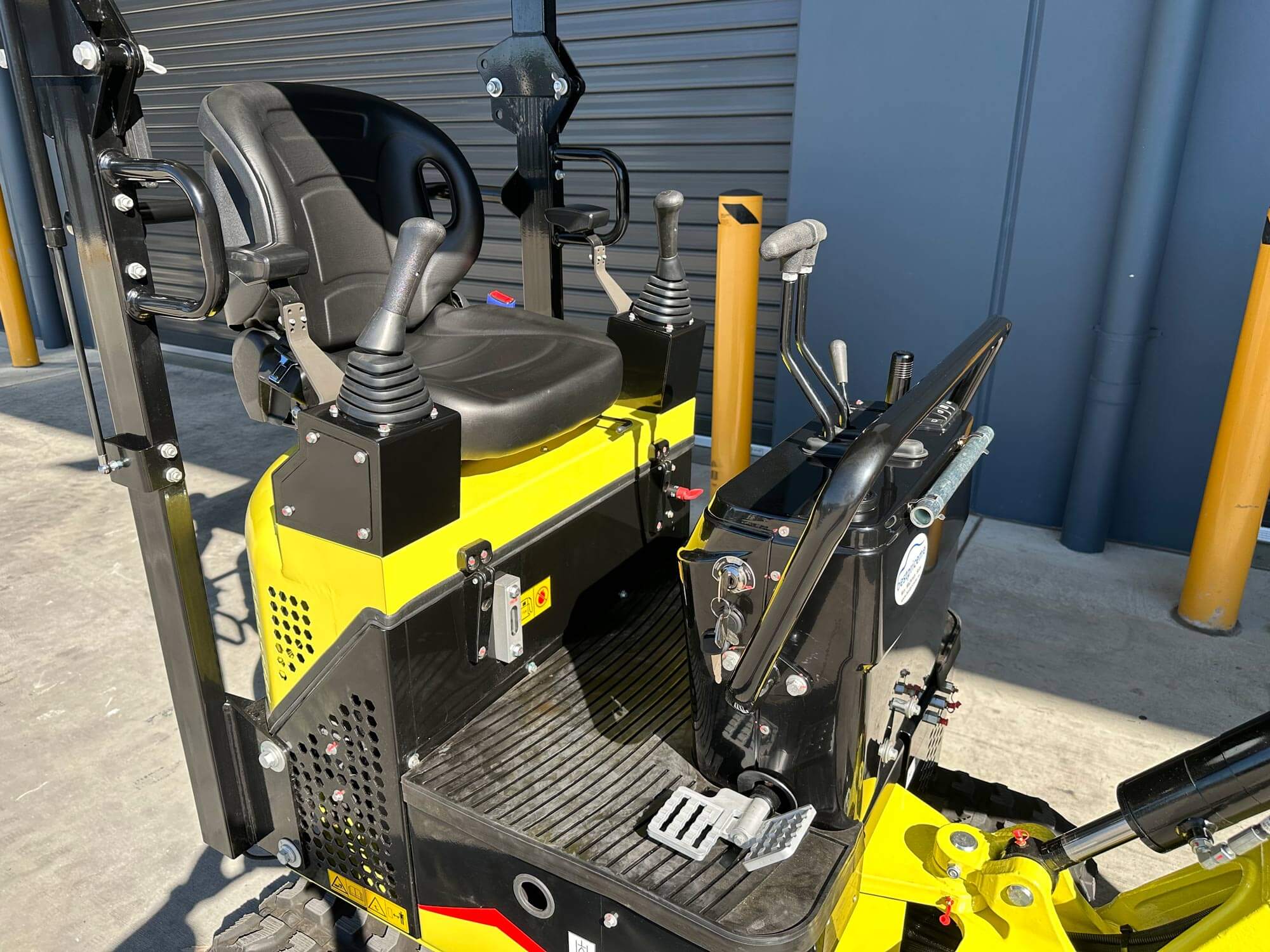 HAIHONG CTX8010 1.2T KOOP DIESEL - MINI EXCAVATOR Includes 200mm Bucket, Hydraulic Thumb Grab & Spring Quick Hitch