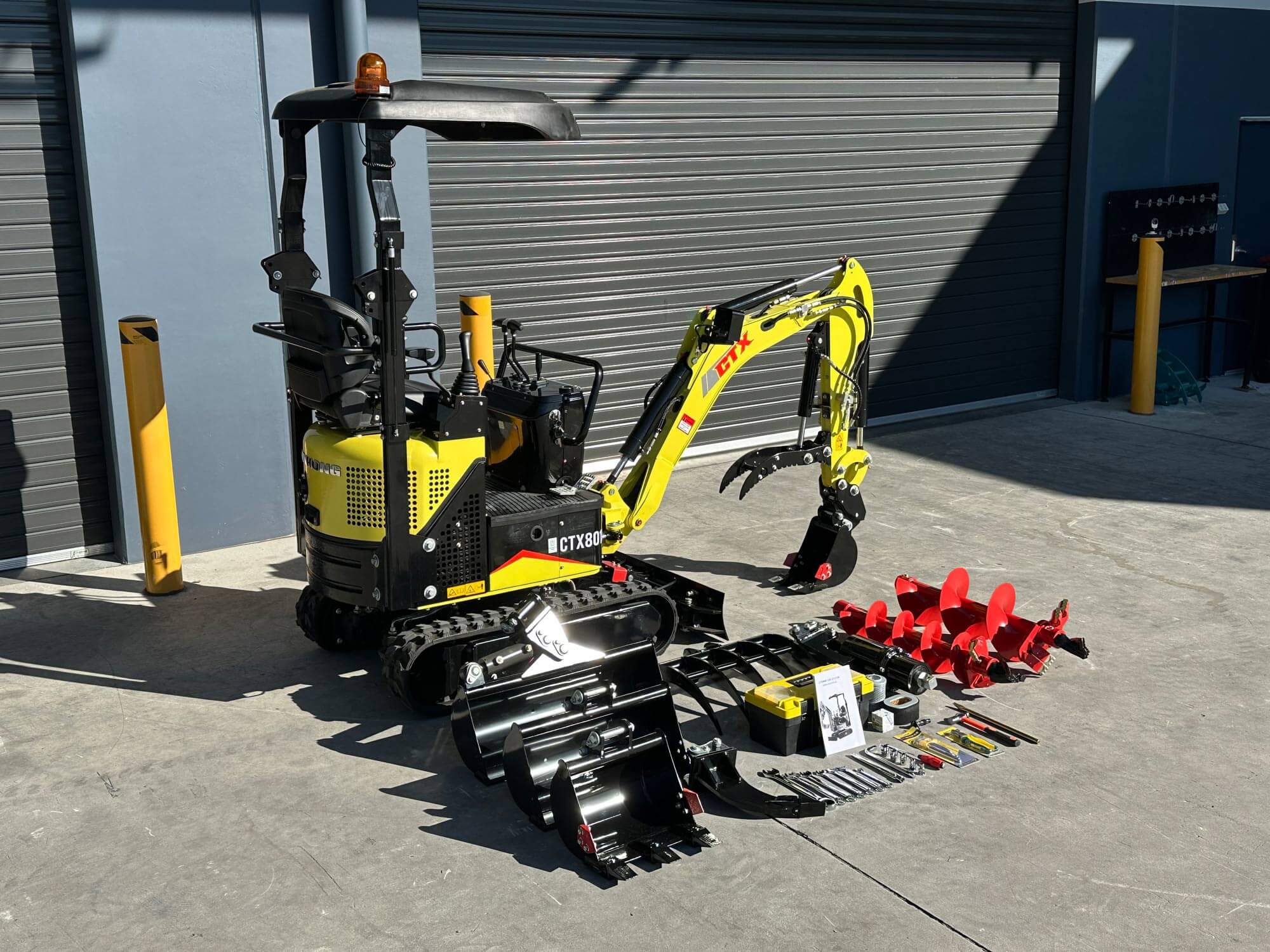 HAIHONG CTX8010 1.2T KOOP DIESEL - MINI EXCAVATOR Includes 200mm Bucket, Hydraulic Thumb Grab & Spring Quick Hitch