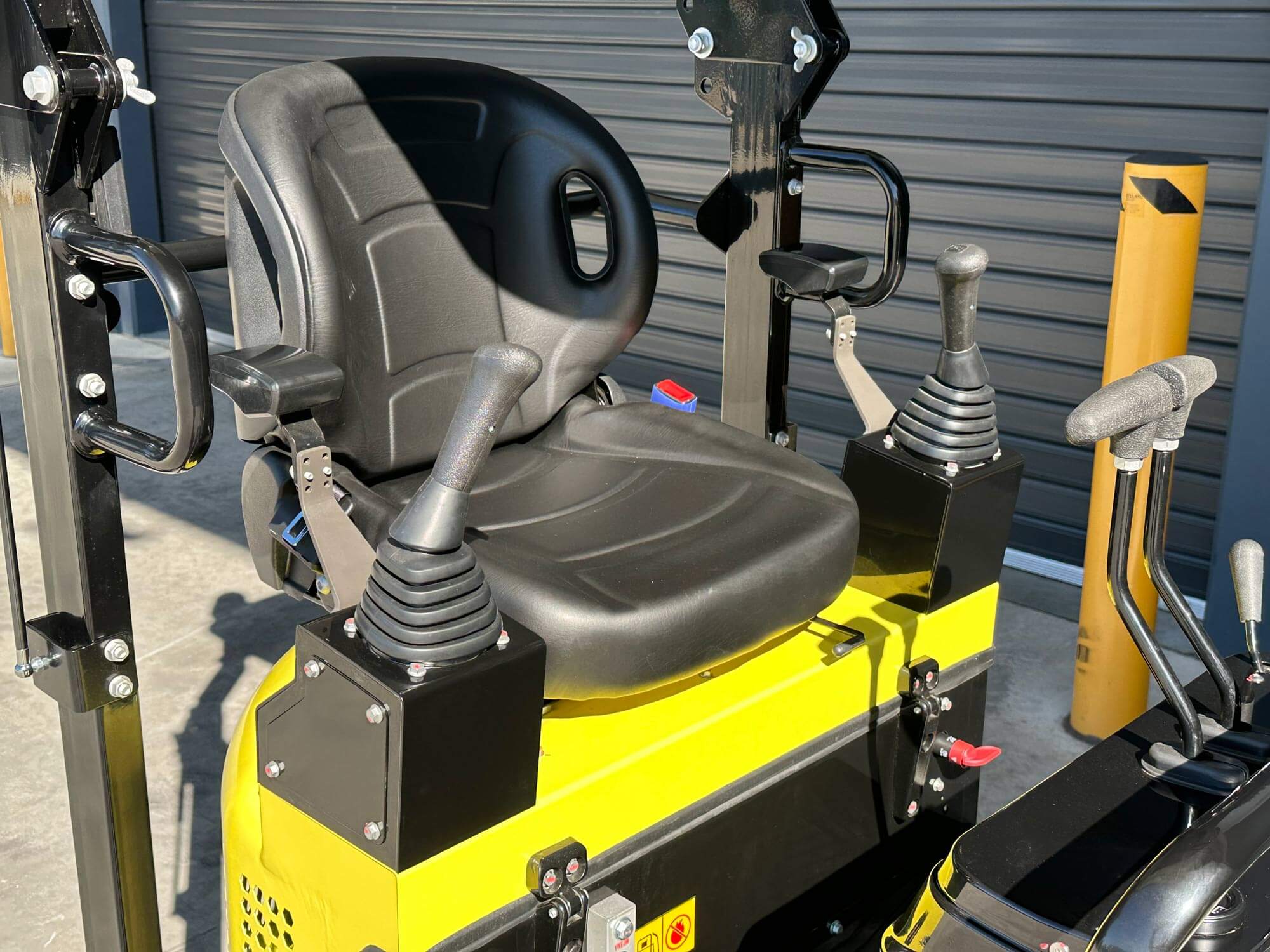 HAIHONG CTX8010 1.2T KOOP DIESEL - MINI EXCAVATOR Includes 200mm Bucket, Hydraulic Thumb Grab & Spring Quick Hitch
