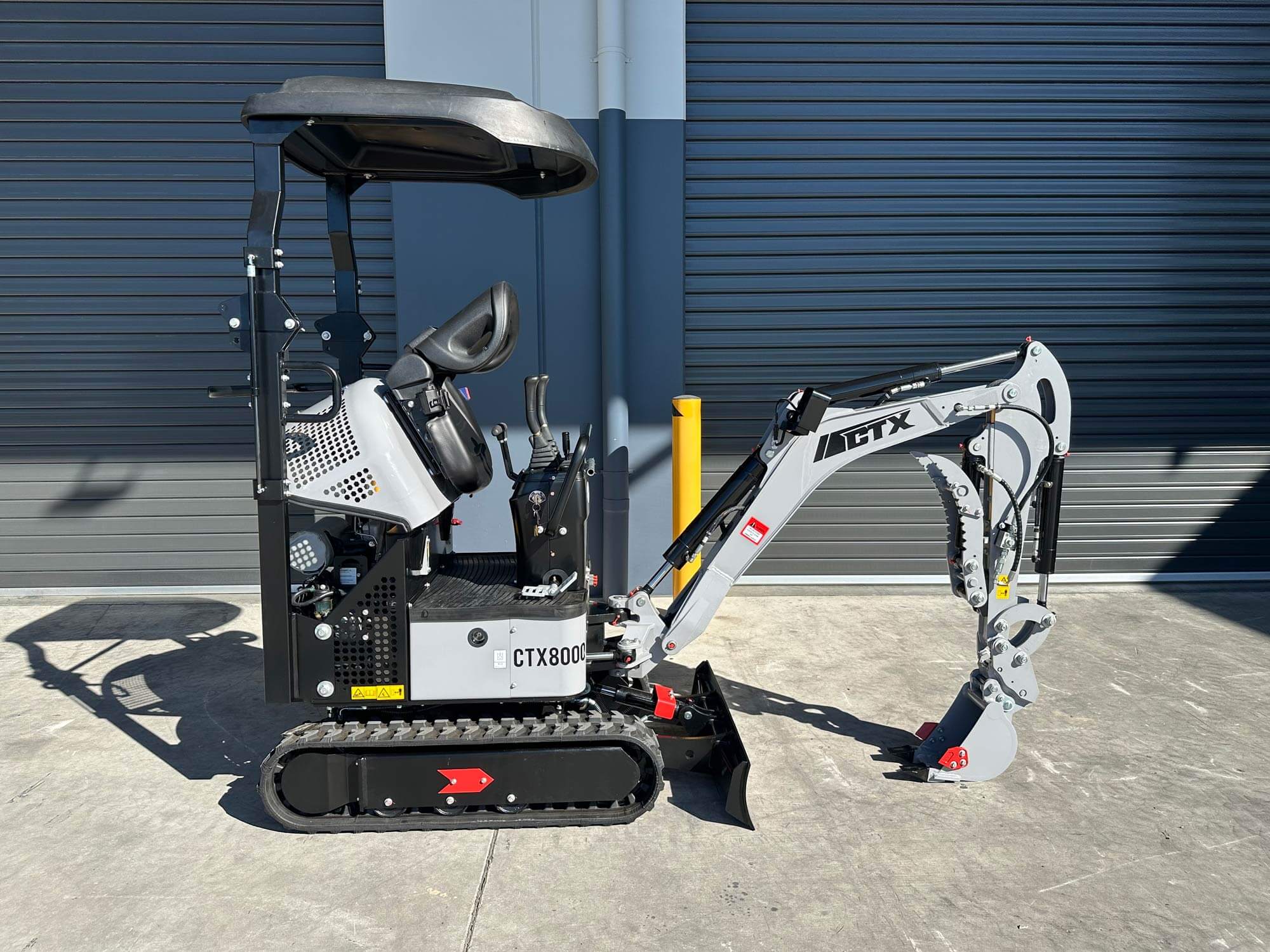 HAIHONG CTX8000 1.1T KOOP DIESEL - MINI EXCAVATOR Includes 200mm Bucket, Hydraulic Thumb Grab & Spring Quick Hitch