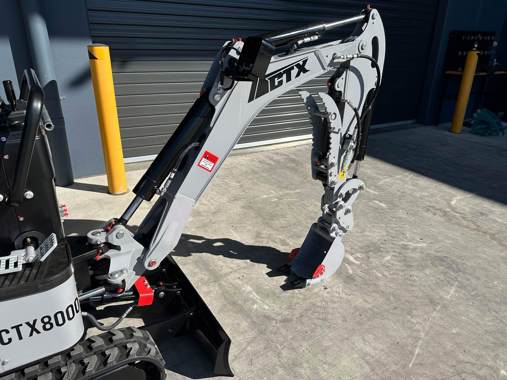 HAIHONG CTX8000 1.1T KOOP DIESEL - MINI EXCAVATOR Includes 200mm Bucket, Hydraulic Thumb Grab & Spring Quick Hitch