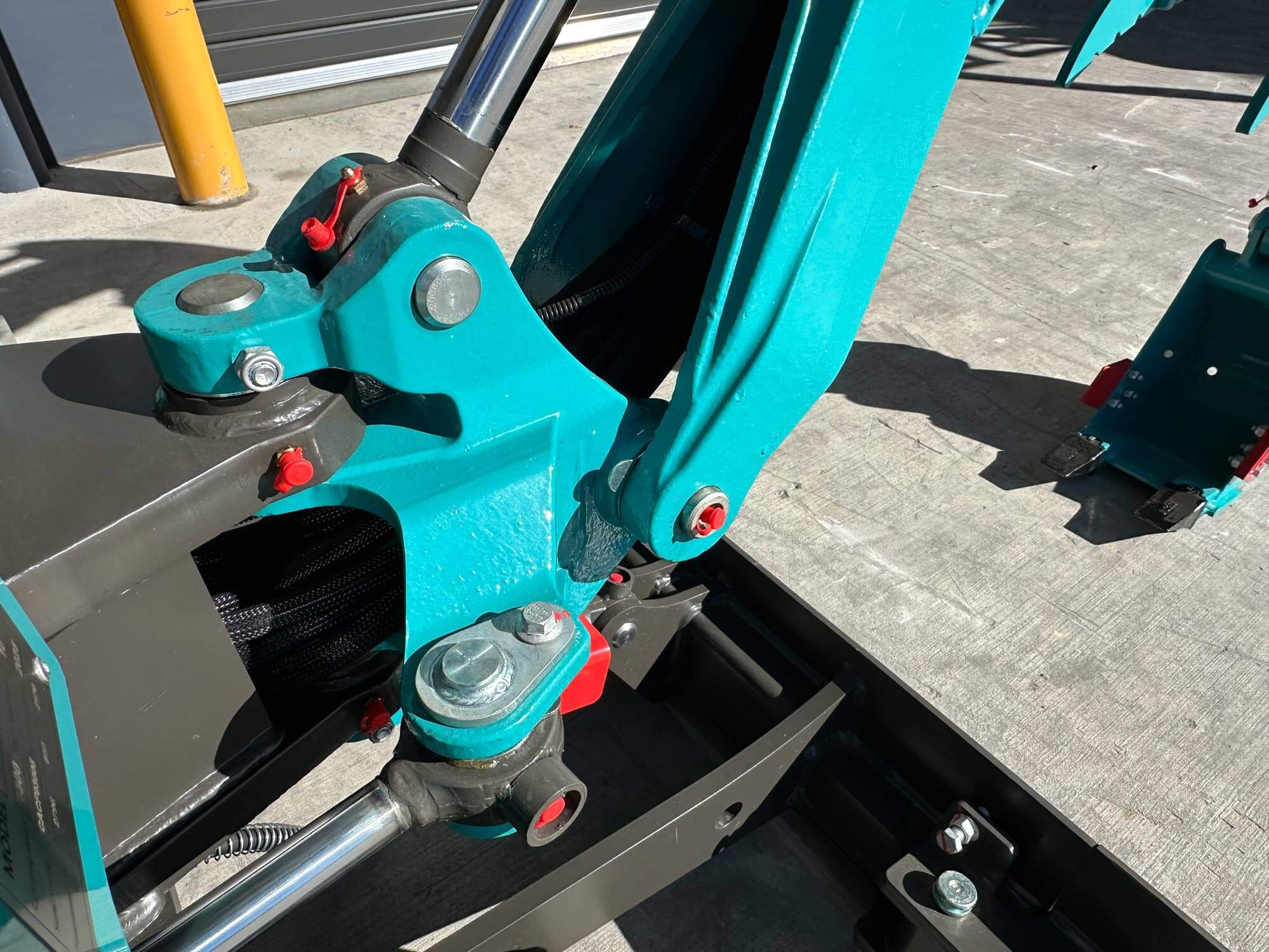 HAIHONG CTX8012 PRO 1.3T YANMAR DIESEL - MINI EXCAVATOR Includes 200mm Bucket, Hydraulic Thumb Grab & Spring Quick Hitch